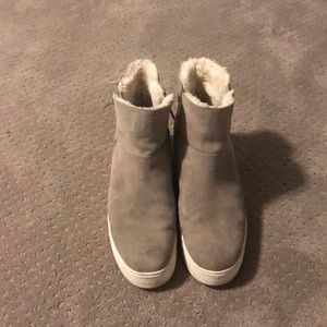 Steve Madden Gray Ankle Boots with Cream Lining